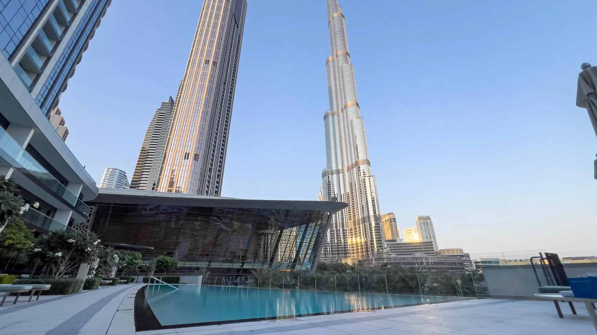 Downtown Luxury - Elegant 1-Bedroom Apartment - 5 Minutes Walk To Dubai Mall