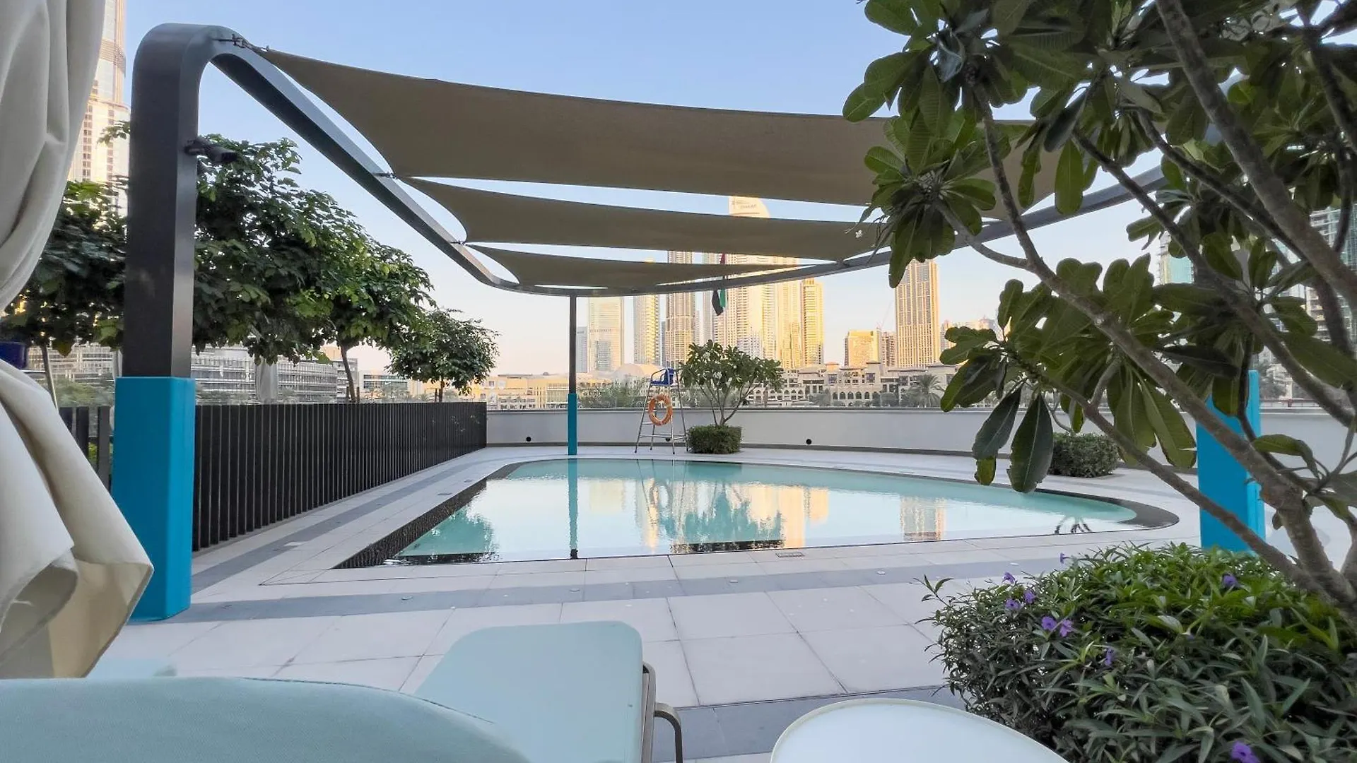 Downtown Luxury - Elegant 1-Bedroom Apartment - 5 Minutes Walk To Dubai Mall