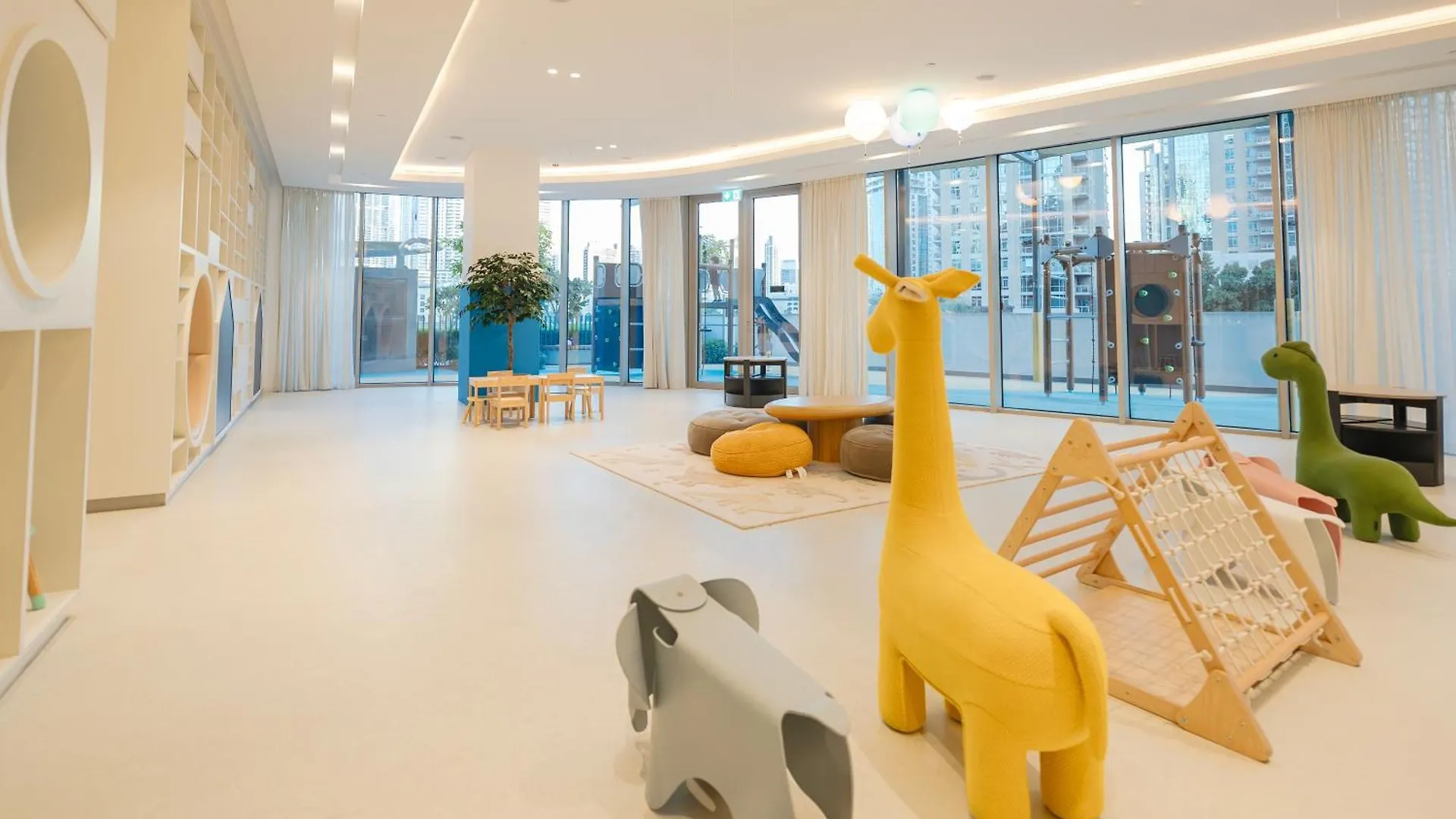 Downtown Luxury - Elegant 1-Bedroom Apartment - 5 Minutes Walk To Dubai Mall 0*,  United Arab Emirates