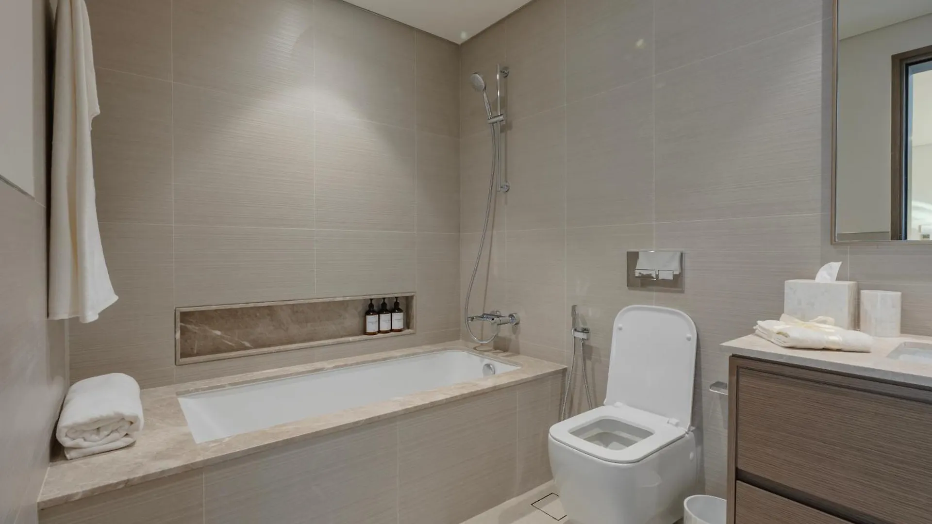 Downtown Luxury - Elegant 1-Bedroom Apartment - 5 Minutes Walk To Dubai Mall