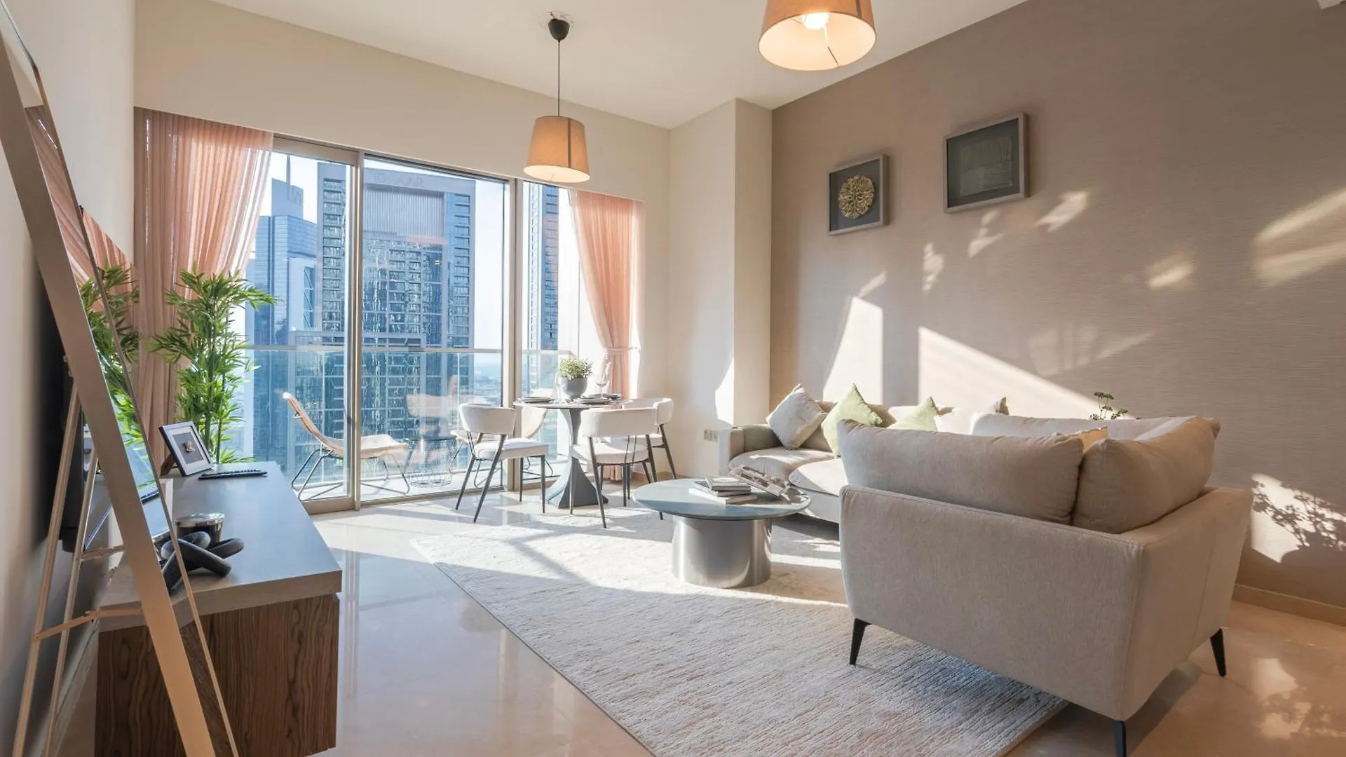 Downtown Luxury - Elegant 1-Bedroom Apartment - 5 Minutes Walk To Dubai Mall