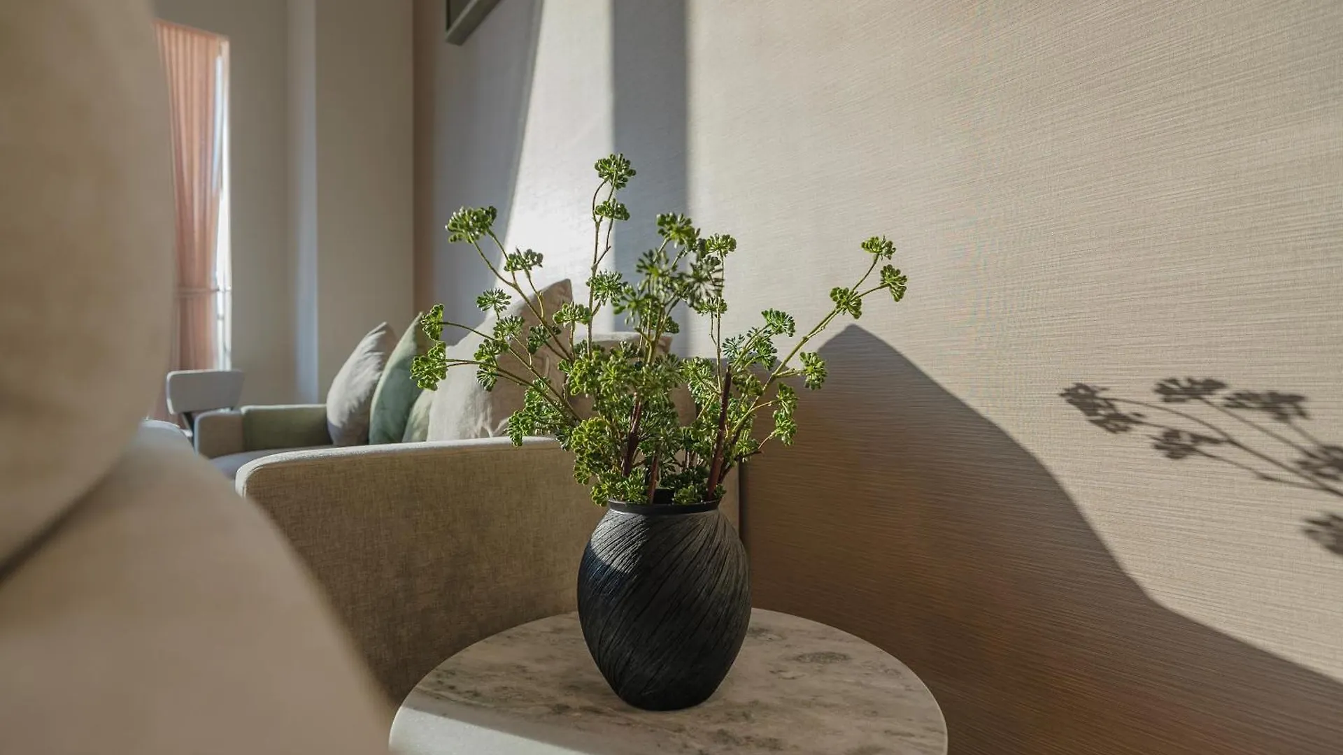 Downtown Luxury - Elegant 1-Bedroom Apartment - 5 Minutes Walk To Dubai Mall