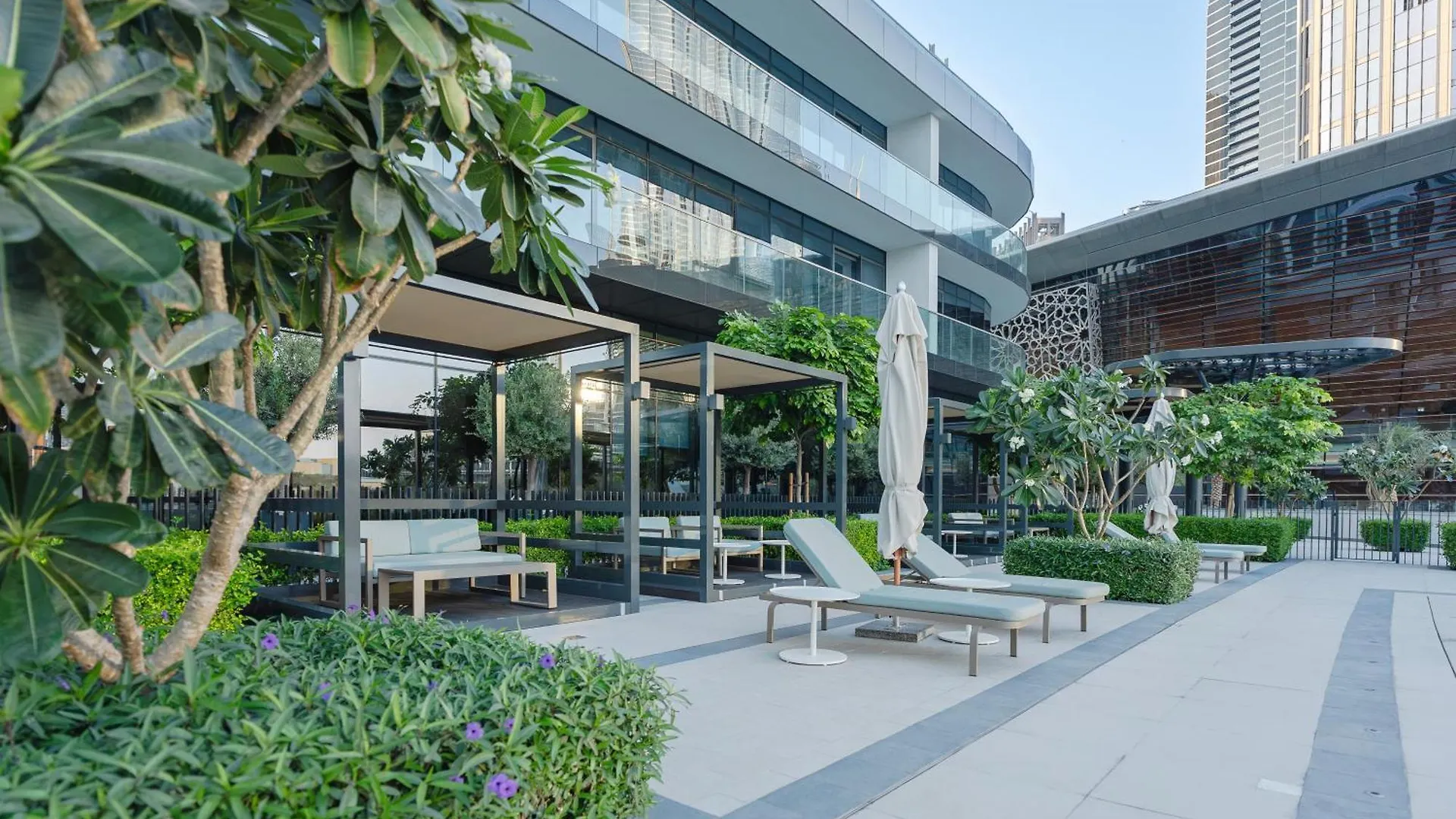 Downtown Luxury - Elegant 1-Bedroom Apartment - 5 Minutes Walk To Dubai Mall
