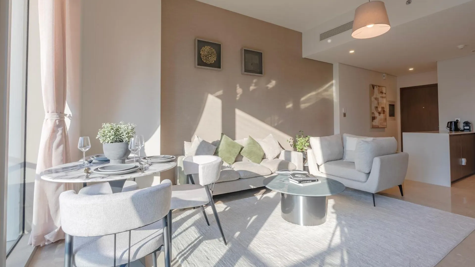 Downtown Luxury - Elegant 1-Bedroom Apartment - 5 Minutes Walk To Dubai Mall