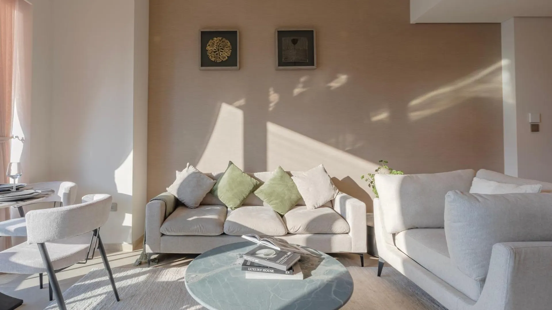 Downtown Luxury - Elegant 1-Bedroom Apartment - 5 Minutes Walk To Dubai Mall 0*,