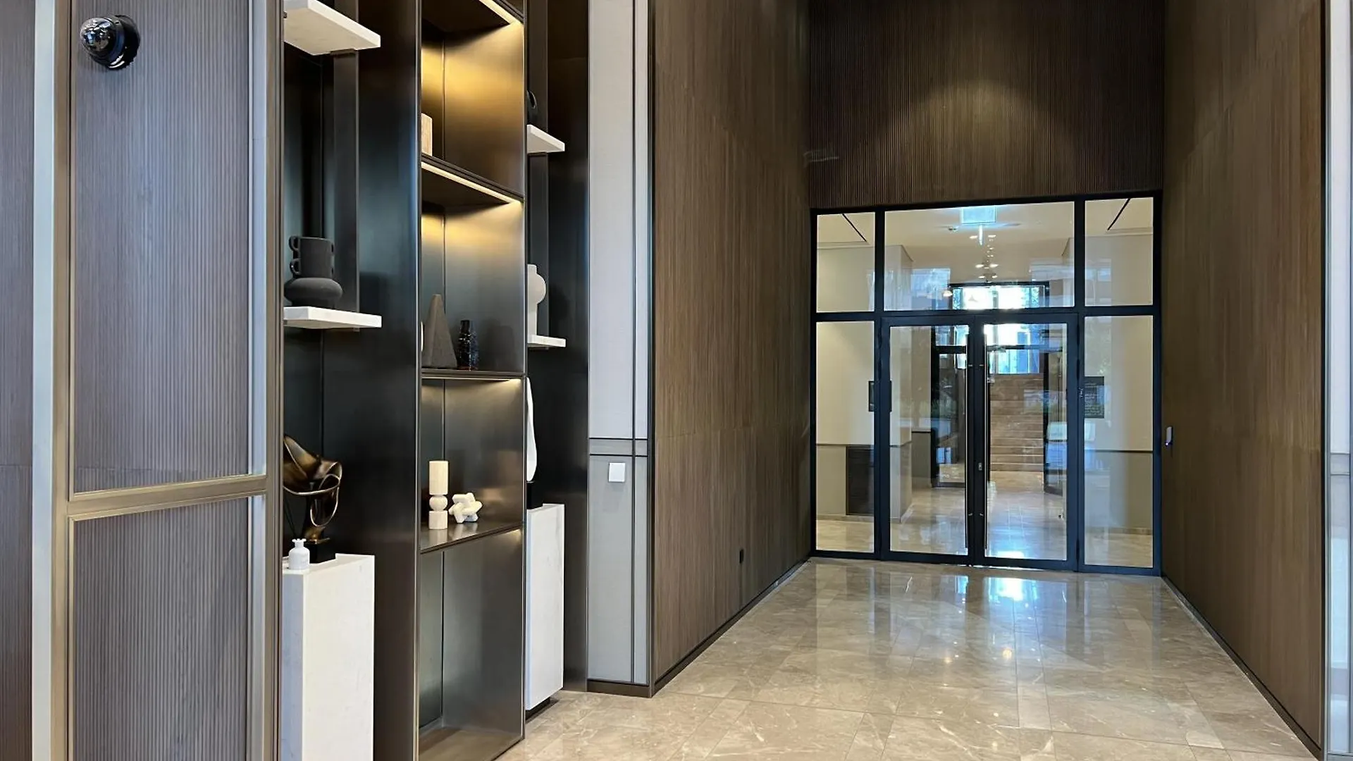 Downtown Luxury - Elegant 1-Bedroom Apartment - 5 Minutes Walk To Dubai Mall