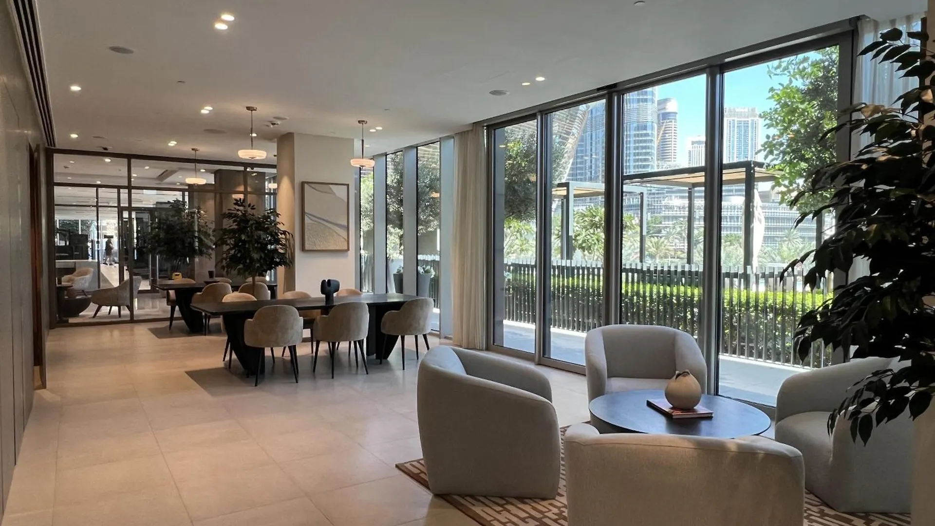 Downtown Luxury - Elegant 1-Bedroom Apartment - 5 Minutes Walk To Dubai Mall 0*,  United Arab Emirates