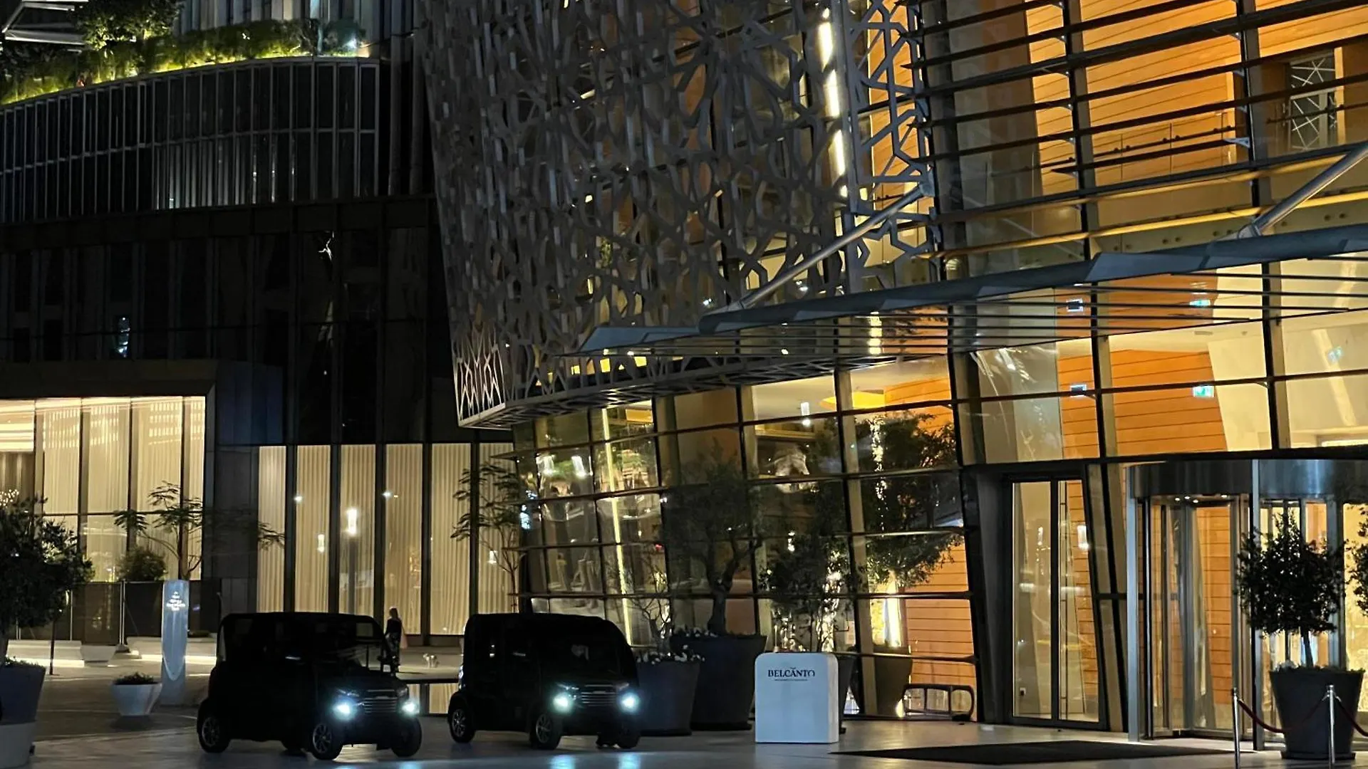 Downtown Luxury - Elegant 1-Bedroom Apartment - 5 Minutes Walk To Dubai Mall