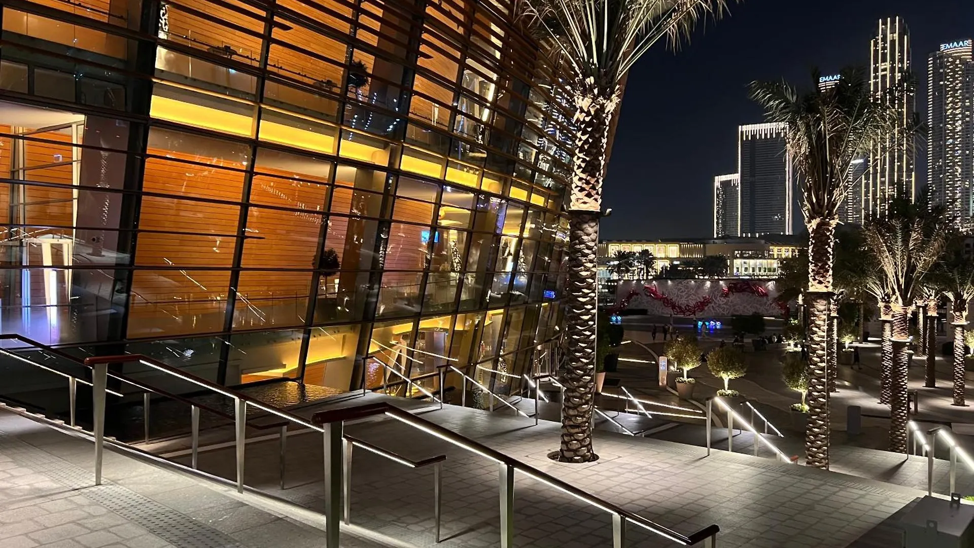 Downtown Luxury - Elegant 1-Bedroom Apartment - 5 Minutes Walk To Dubai Mall