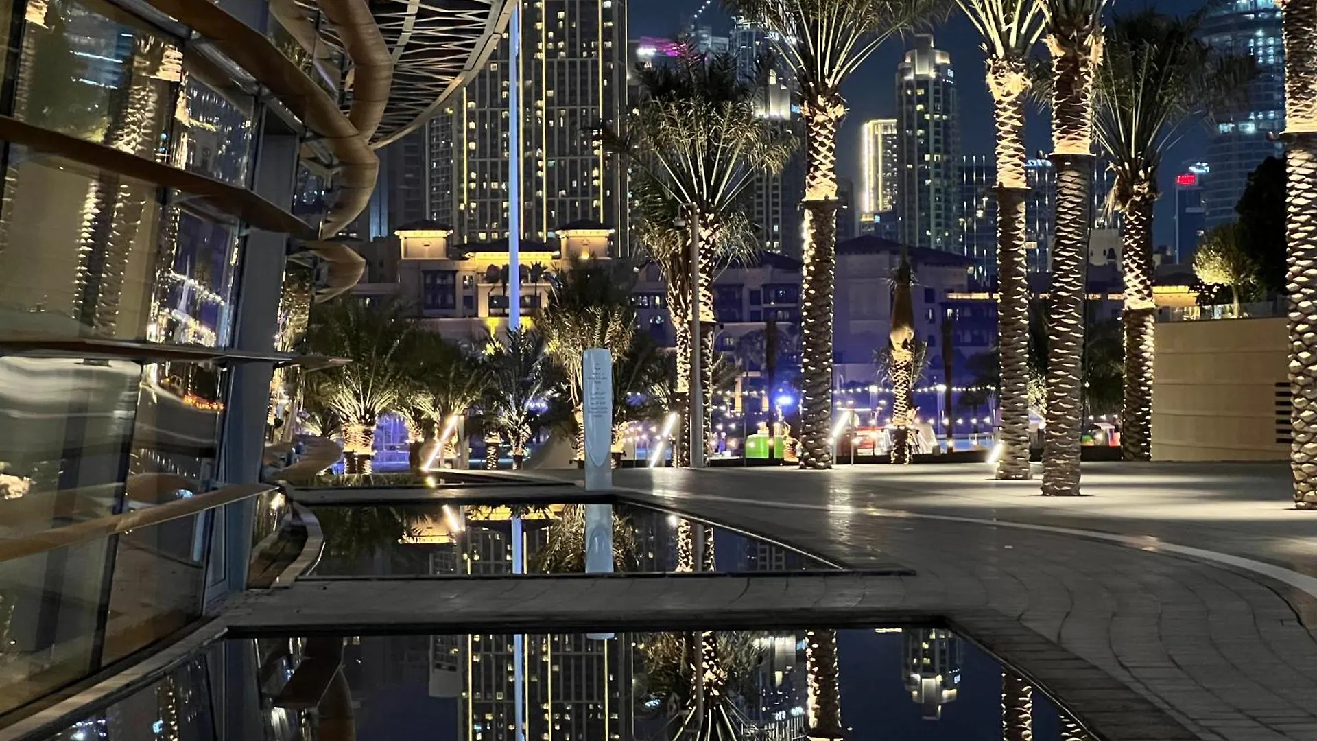 Downtown Luxury - Elegant 1-Bedroom Apartment - 5 Minutes Walk To Dubai Mall