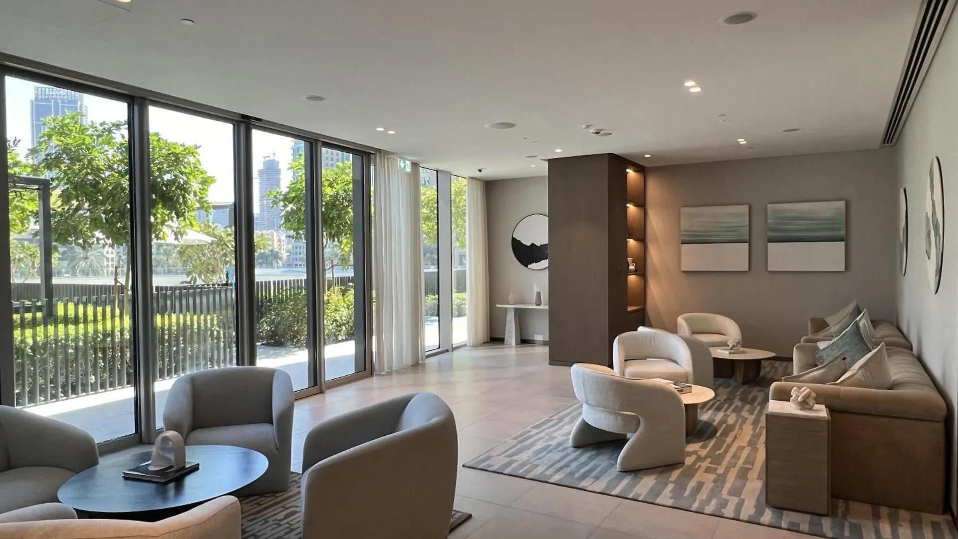 Downtown Luxury - Elegant 1-Bedroom Apartment - 5 Minutes Walk To Dubai Mall